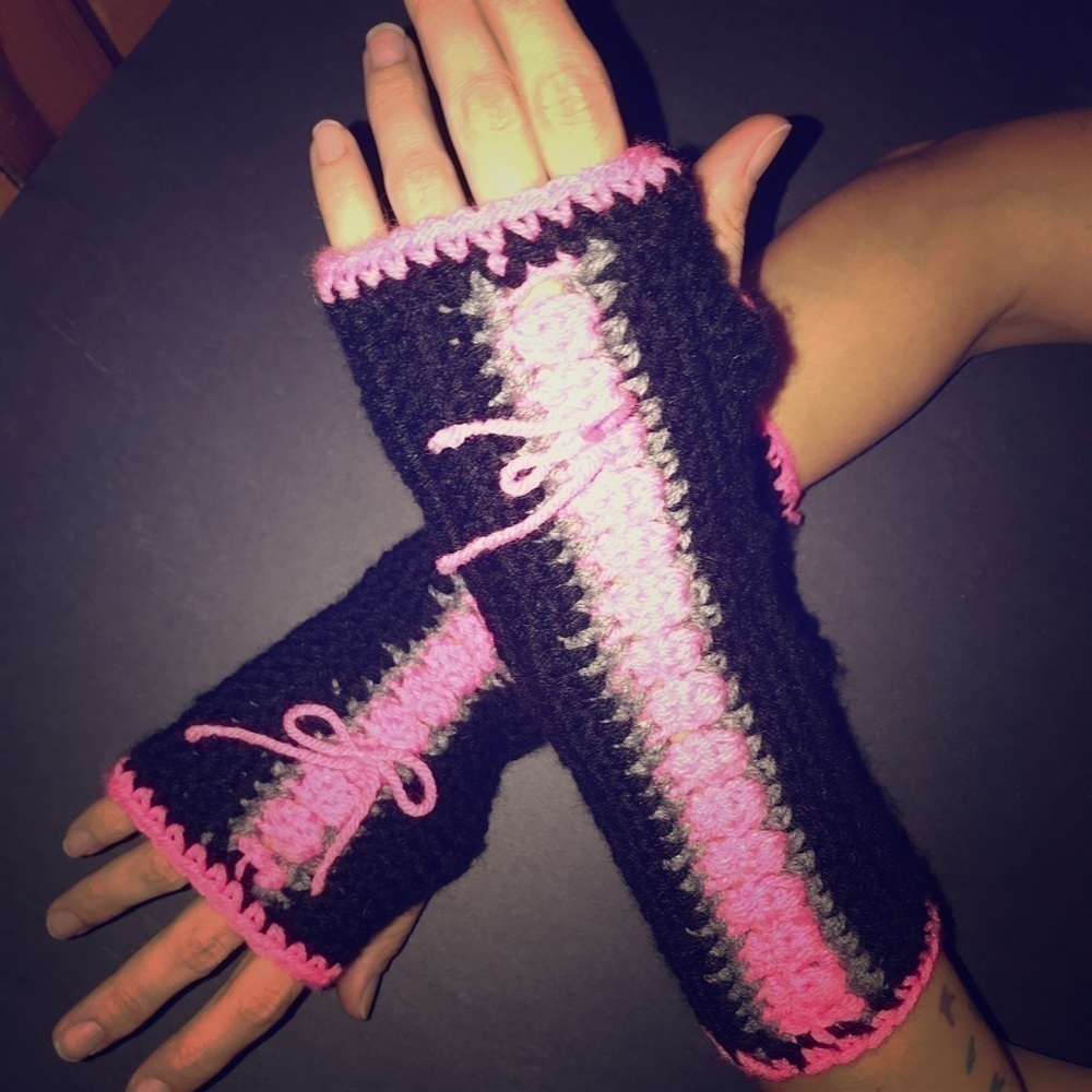 🆕 Handmade Crocheted Fingerless Gloves